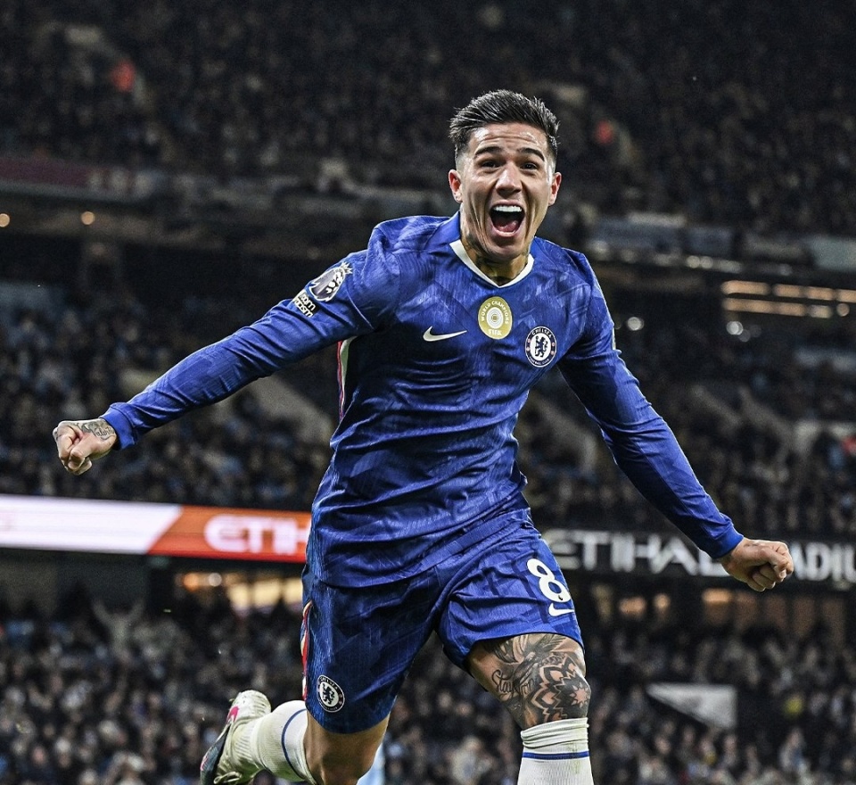 足球报：张外龙这几年一直关注铜梁龙，冲超后他独坐良久