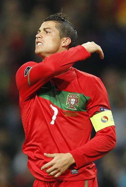 欧冠赛场精彩瞬间：皇马主场2-0取胜,