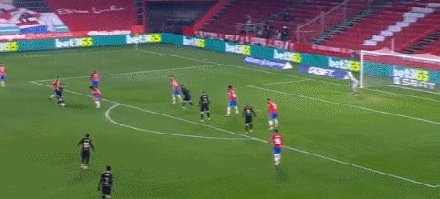 足球国足替补席贡献大，两人替补破门